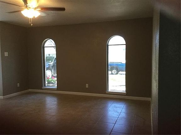 2nd image of 402 N Holiday Dr