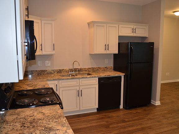 3rd image of 1561 14th Ave NE #B