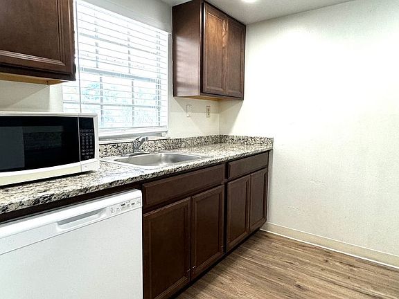 3rd image of 400 N Hawley St #8