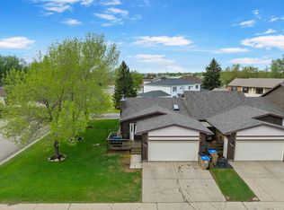 1802 15 1/2 St SW, Minot, ND 58701