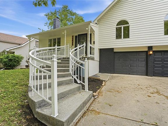 3rd image of 1226 E Jamestown Dr