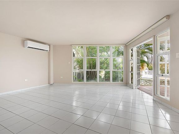 5th image of 125 Harbour Dr #12