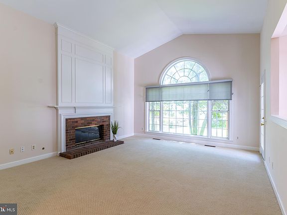 4th image of 11915 Parkland Ct