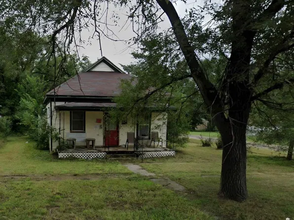 108 S 9th St, Herington, KS 67449