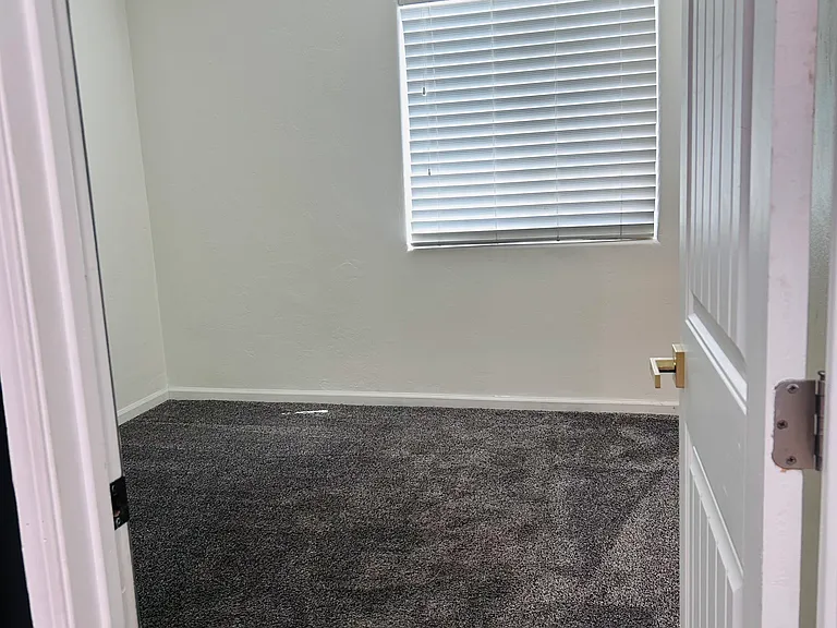 823 Gwen St — Photo 17