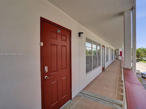 3rd image of 208 Greenbrier Cir #208-C
