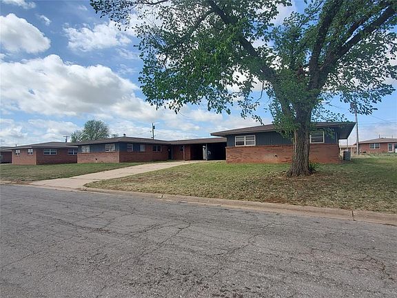 3rd image of 407 Iroquois Trl