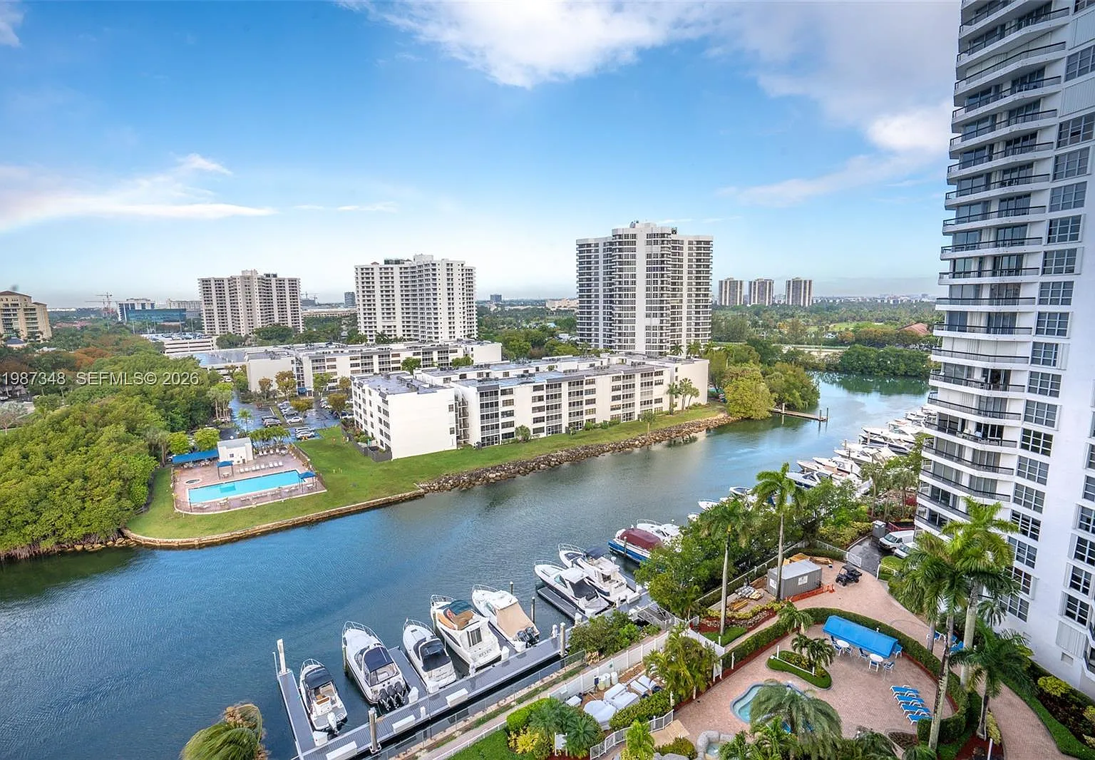 Mystic Pointe Tower 500 C — Photo 4