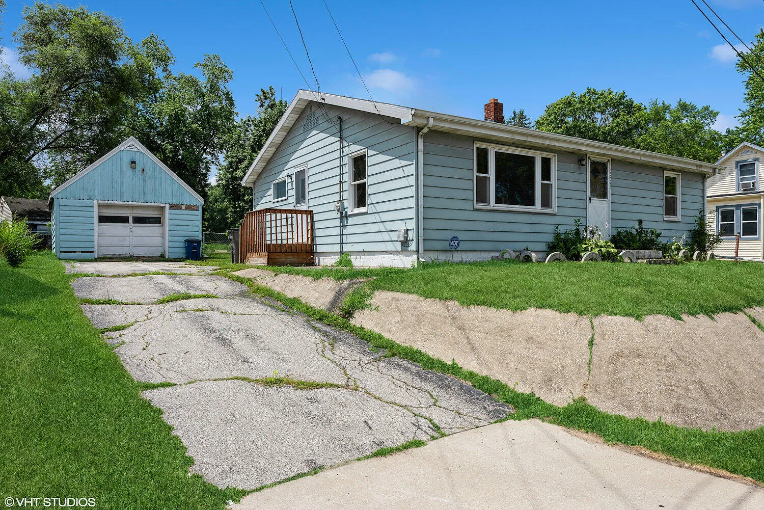 2905 E Michigan Blvd photo 1