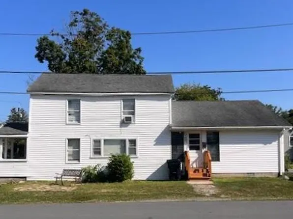 610 1st St, Matamoras, PA 18336