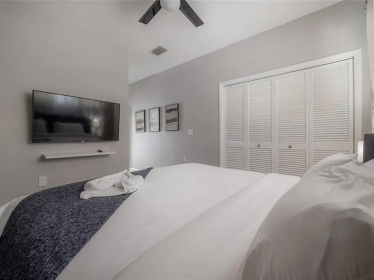 2916 W Collins St — Photo 35