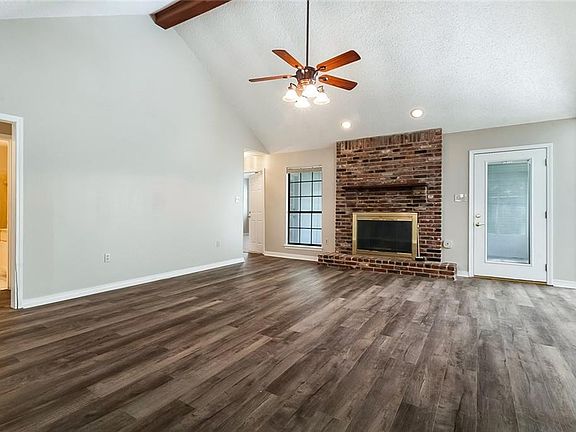 3rd image of 109 Sandlewood Cir