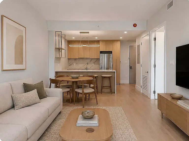 960 Franklin Ave #212 — Photo 5