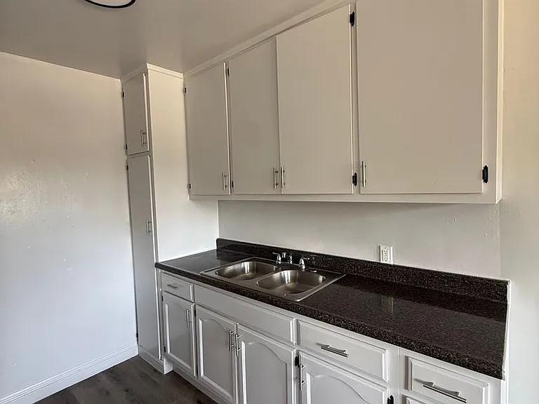 1431 W 104th St — Photo 10