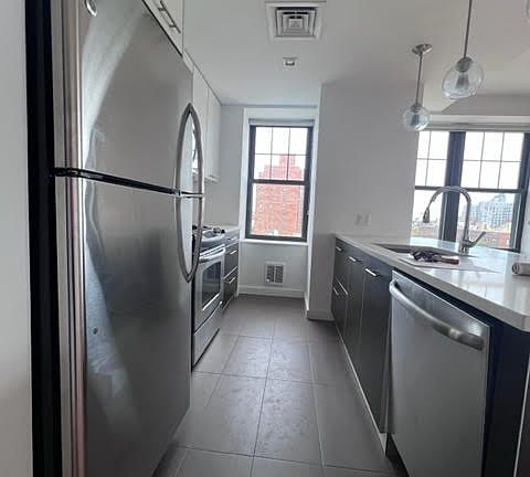 3rd image of 123 Parkside Ave APT 7T