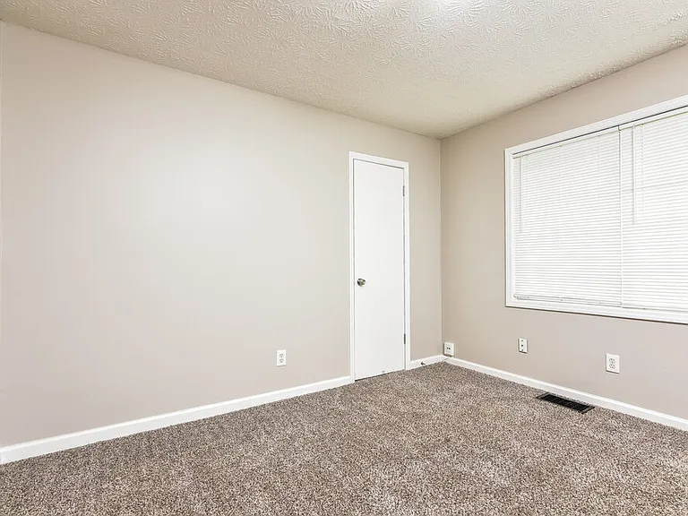 160 Swan Lake Dr — Photo 14