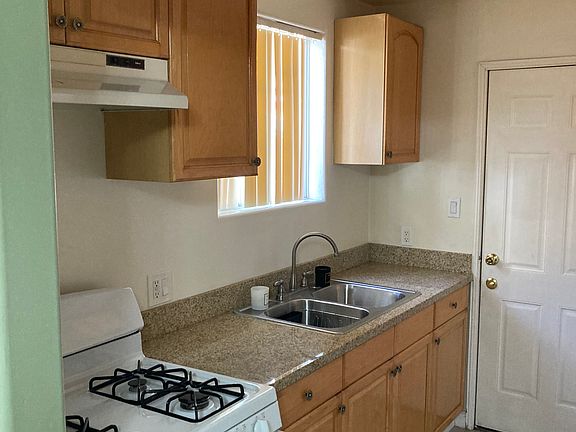 5th image of 5842 Lexington Ave APT 4