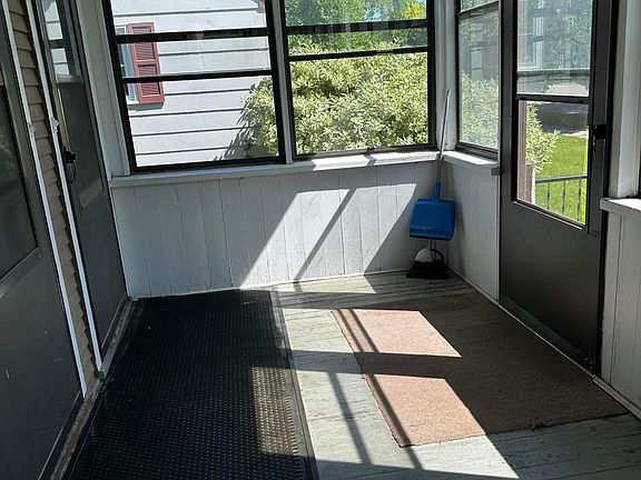 5th image of 706 S 9th St