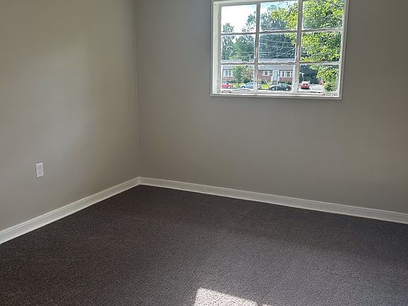 4th image of 1628 Henry Ave