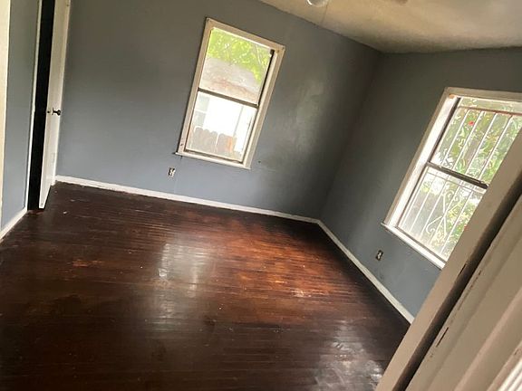 2nd image of 226 E Dalzell St