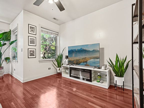 3rd image of 7621 N Greenview Ave APT 1A