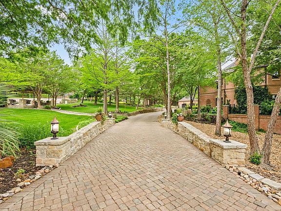 3rd image of 900 Kingsbury Way