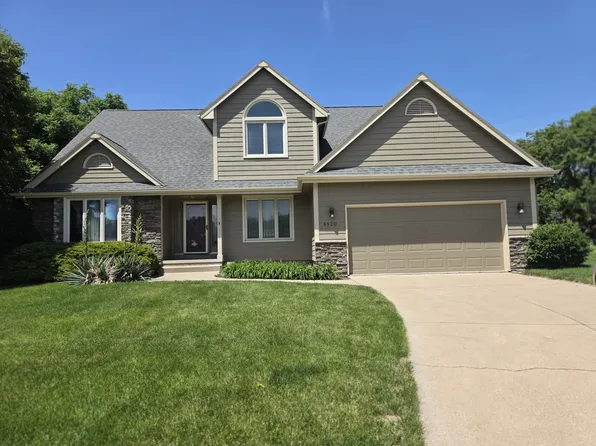 4520 93rd St, Urbandale, IA 50322
