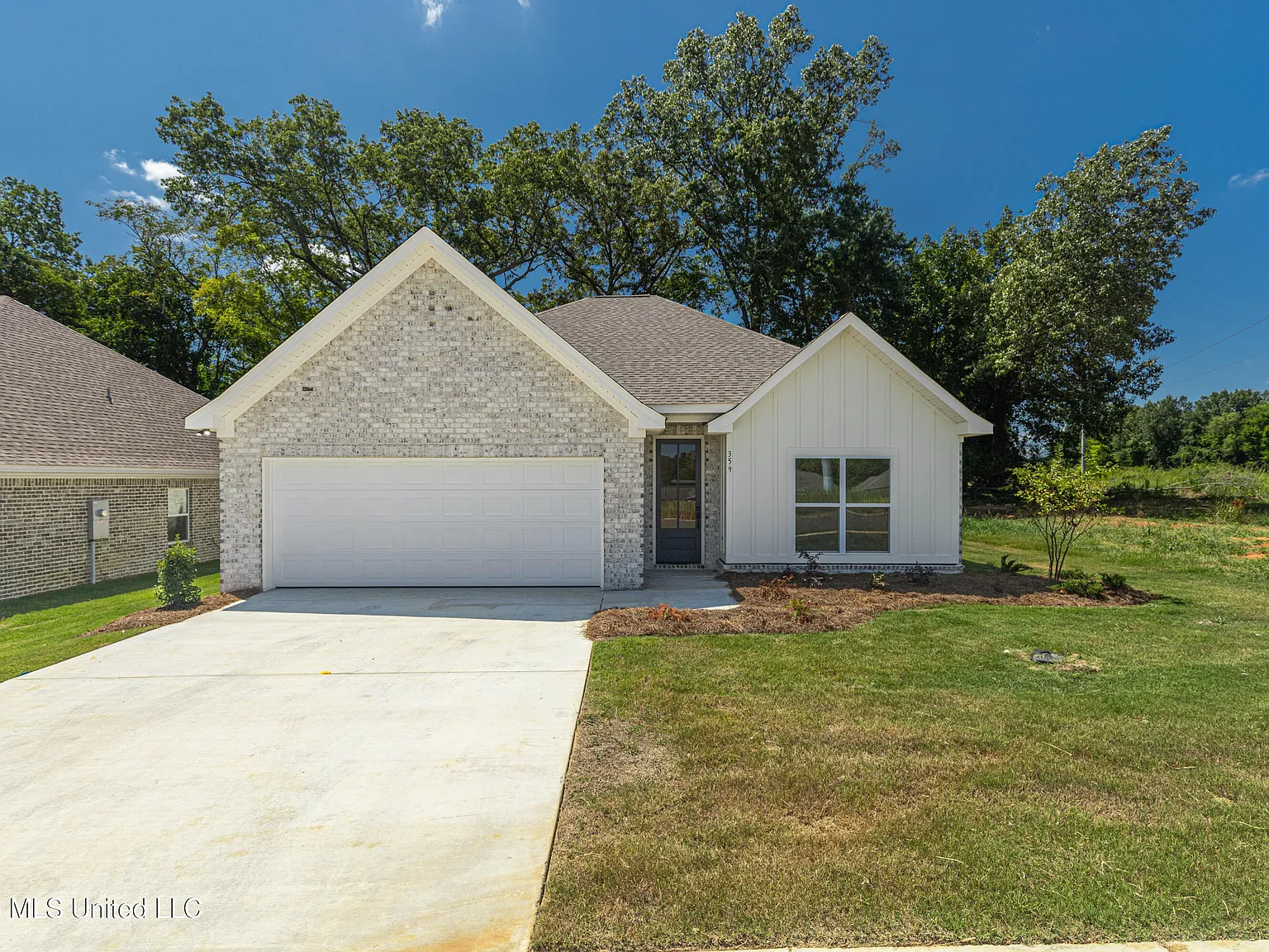4 bed, 2.0 bath, 1624 sqft, $2,700 — Photo 1