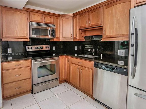 4th image of 100 Bayview Dr APT 631