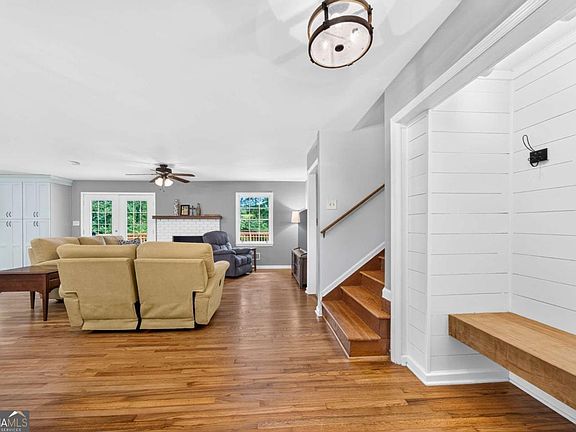 5th image of 106 Saint James Ct