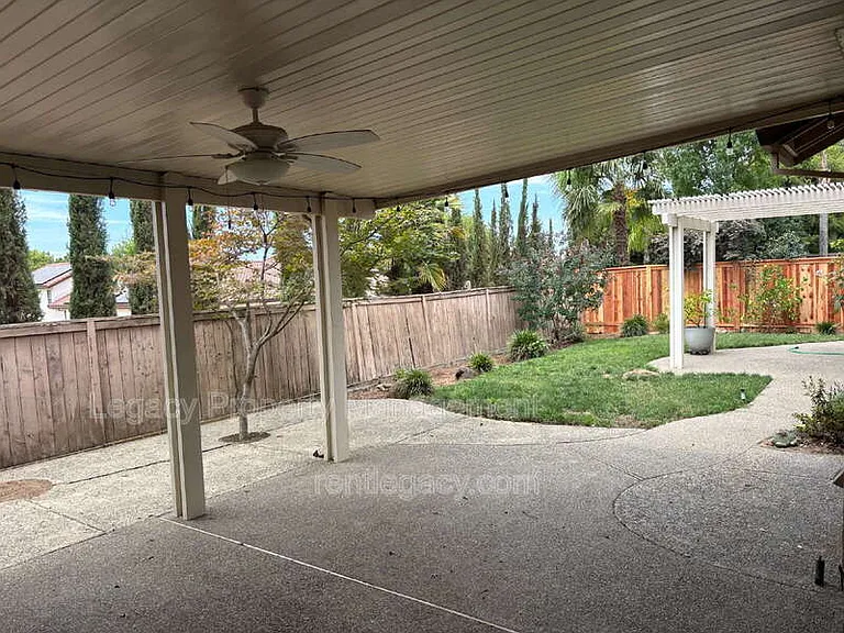 3031 Daggett Dr — Photo 18