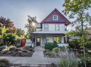 59 6th St, Ashland, OR 97520