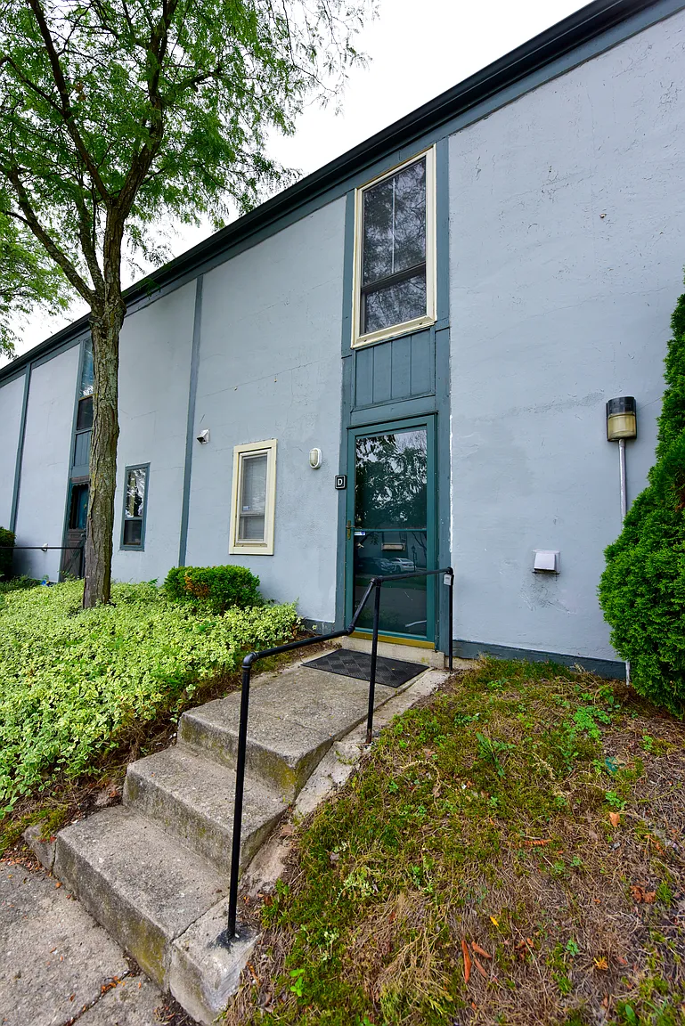 1030 Galliton Ct APT D photo 1