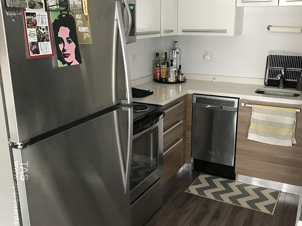 1st image of 925 W Carmen Ave APT 4B