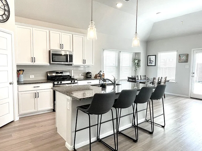 8701 Heliotrope Ln — Photo 9