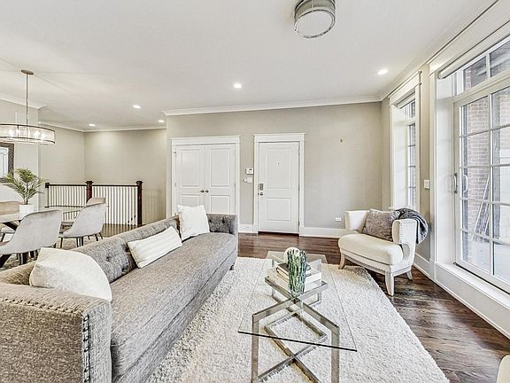 5th image of 707 W Buckingham Pl APT 1E