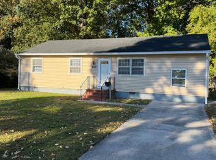 909 Thames Dr, Hampton, VA 23666