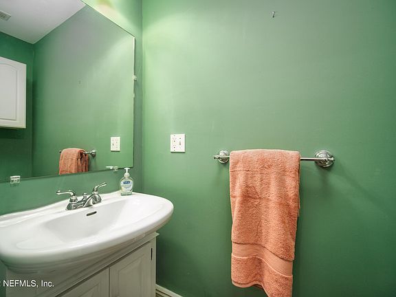 4th image of 436 Walnut Ct