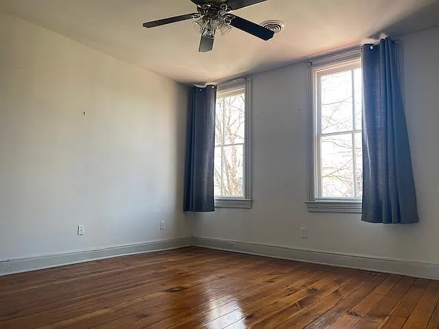 Upstairs front bedroom