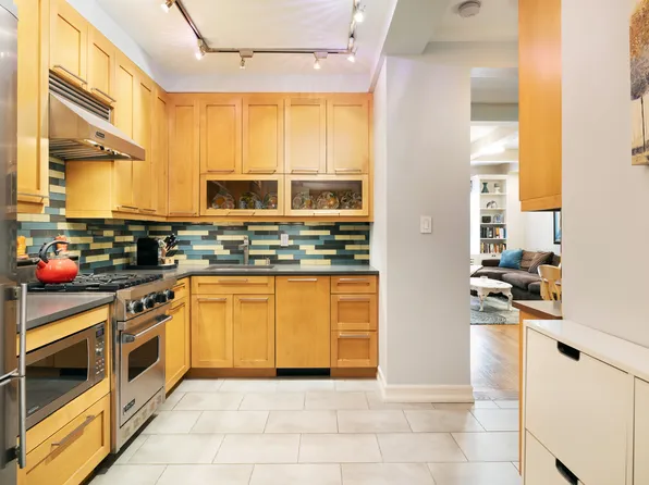 12 West 72nd Street image 3 of 6