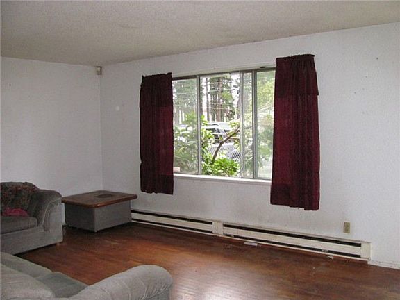 4th image of 19210 12th Ave E