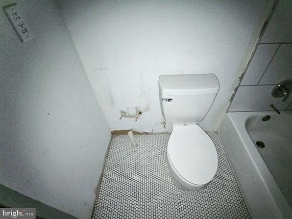 philadelphia-pennsylvania-165126772 picture