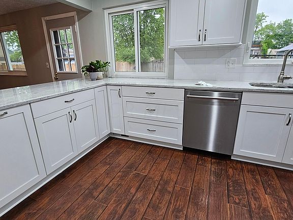 5th image of 835 McDonell Dr
