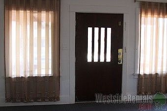 4th image of 917 W 41st Dr