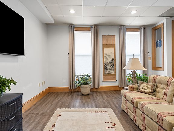 4th image of 238 E King St #1