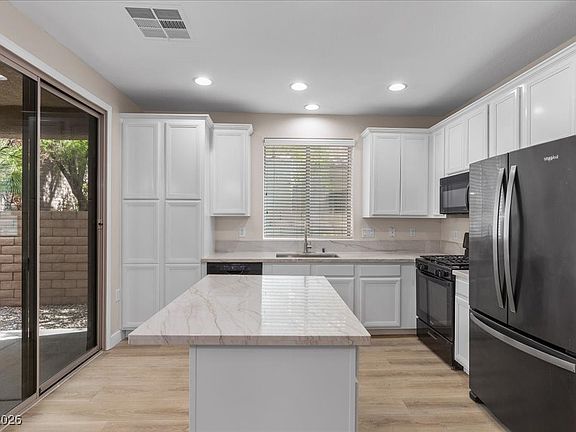 4th image of 11904 Amistoso Ln