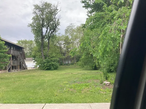 84 Elmhurst St, Crystal Lake, IL 60014