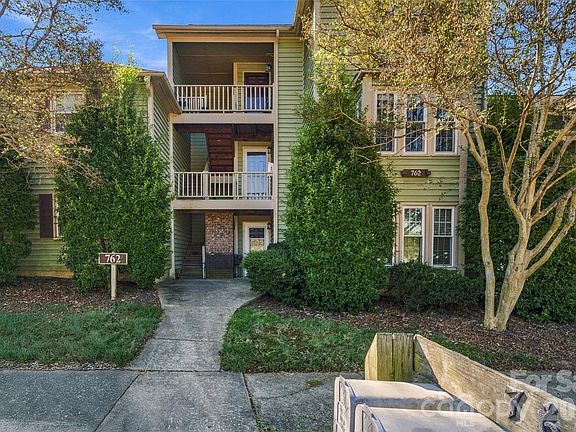 3rd image of 762 Marsh Rd APT 7