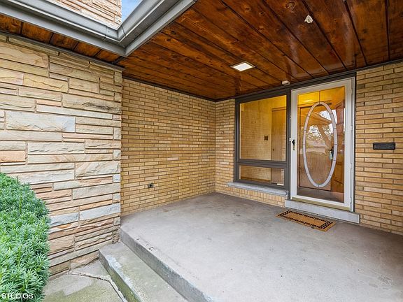 2nd image of 1434 Deerpath Ln