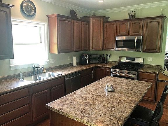 4th image of 19 Hillcrest Dr
